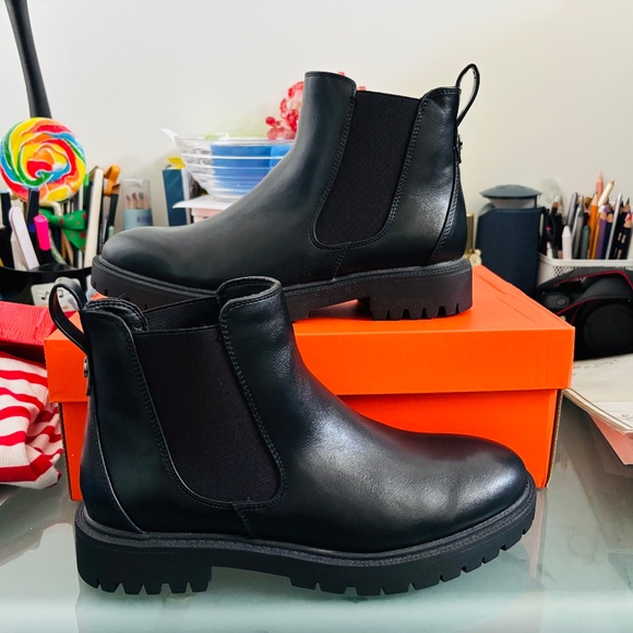 Black Leather Chelsea - Picture 1 of 3